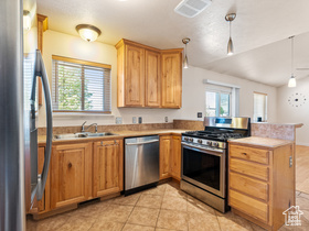 Photo 2 for 565 E Platt Ln #1