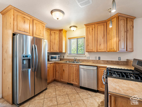 Photo 3 for 565 E Platt Ln #1