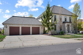 Photo 5 for 5047 N Larkwood Ln