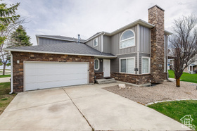 Photo 2 for 917 N Harbor Village Dr #4