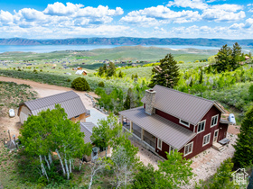 Photo 3 for 3431 S Panorama Dr