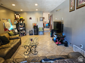 Photo 2 for 801 W Genesee Ave