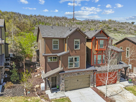 Photo 1 for 995 W Abigail Dr