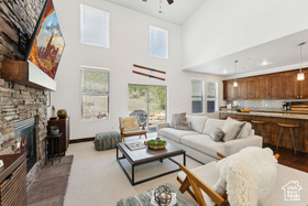 Photo 4 for 995 W Abigail Dr