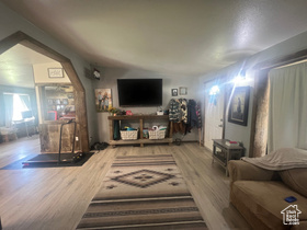Photo 4 for 465 E Kings Ln