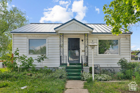 Photo 2 for 142 N Pinehurst Ave