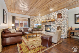 Photo 3 for 3975 N Timber Wolf Ln #2A