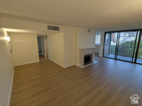 Photo 3 for 241 N Vine St #404E