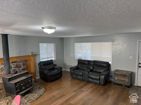 Photo 4 for 239 W Plum St