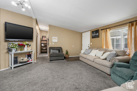 Photo 4 for 129 Barrington Way