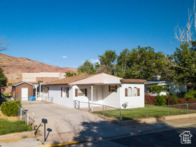 Photo 2 for 476 Cliffview Dr