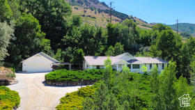 Photo 2 for 504 Aspen Dr