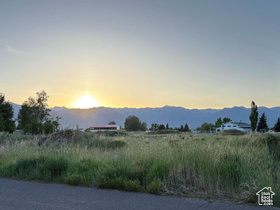 1475 E Center Creek Dr MLS #2089021