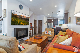 Photo 5 for 1370 Center Dr #17