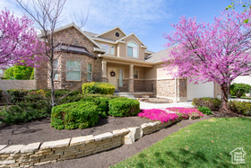 Photo 4 for 407 E Clay Ln