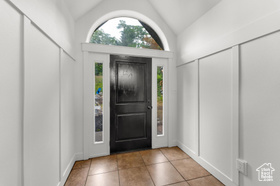 Photo 4 for 4077 N Devonshire Cir