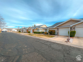 Photo 3 for 2051 W Canyon View Dr