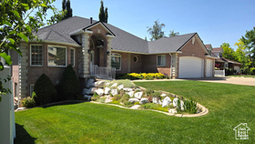Photo 3 for 362 S Glen Cir