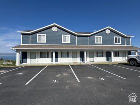 Photo 6 for 941 N Newberg Pl #2