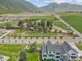 120 E Magnolia Ln MLS #2090287