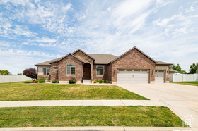 Photo 2 for 634 Wasatch Way