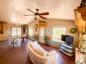 Photo 4 for 425 E Mule Deer Rd