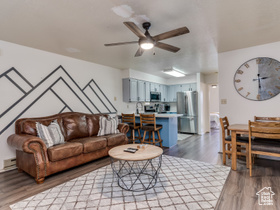 Photo 4 for 3615 N Wolf Dr #804