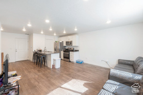 Photo 4 for 458 N Trident Dr