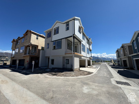 Photo 3 for 895 W Hobble Creek Ct #90