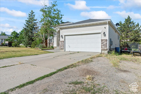 Photo 3 for 868 E Valley View Dr