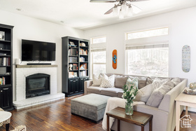 Photo 4 for 3551 S Huntington Dr