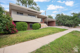 Photo 3 for 1881 S Foothill Dr