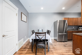 Photo 4 for 136 W Spring Hill Way
