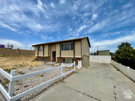 Photo 2 for 5586 W Highwood Dr