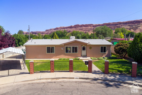 Photo 2 for 466 W Wingate Ave