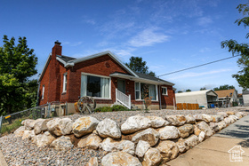 Photo 2 for 3071 Quincy Ave
