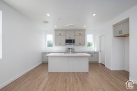 Photo 4 for 924 W Coalburn Way #8-26