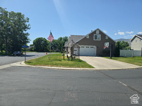 Photo 3 for 969 S Cove Rd