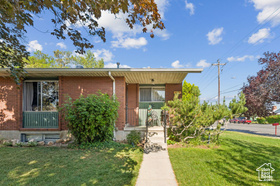 Photo 2 for 6112 S Vineway Cir