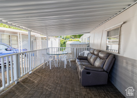 Photo 4 for 144 E Garden Park Cir