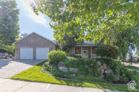 Photo 1 for 1320 E Canberra Dr