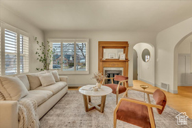 Photo 4 for 1662 E Browning Ave