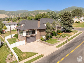 Photo 3 for 861 E Millbrook Way