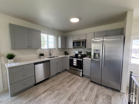 Photo 3 for 3832 S Danbury Cir