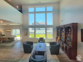Photo 4 for 352 W Ropelato Dr