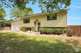 Photo 2 for 8052 Westbury Dr