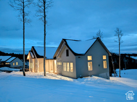 Photo 3 for 251 N Summit Dr