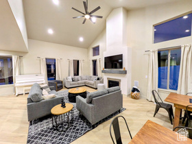 Photo 5 for 251 N Summit Dr