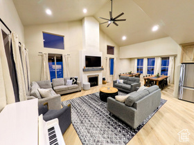 Photo 6 for 251 N Summit Dr