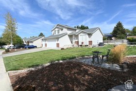 Photo 3 for 576 Mayo Dr